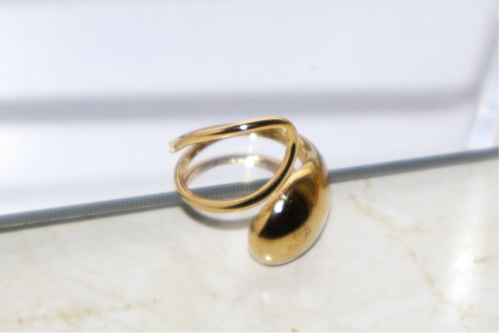 Aure curve ring