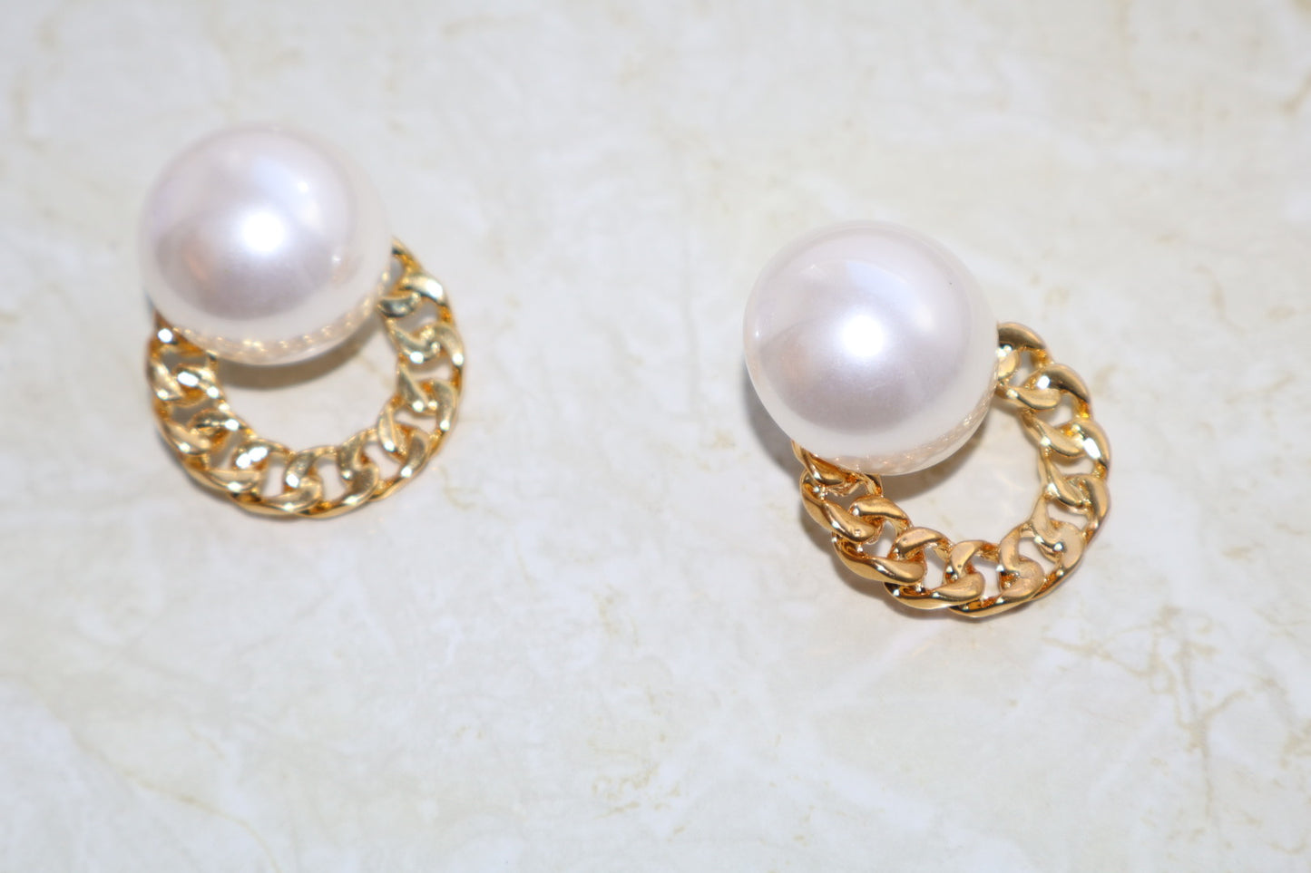 Golden pearl Earring