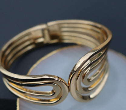 Golden main bangle