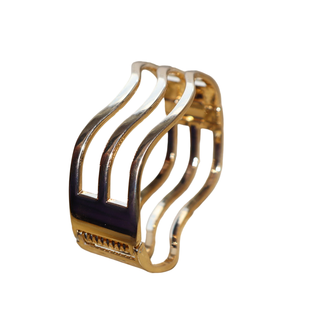 Wavy-attraction bangle