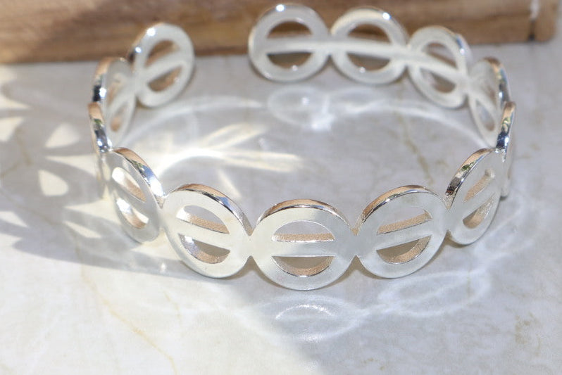 Silver beauty bangle