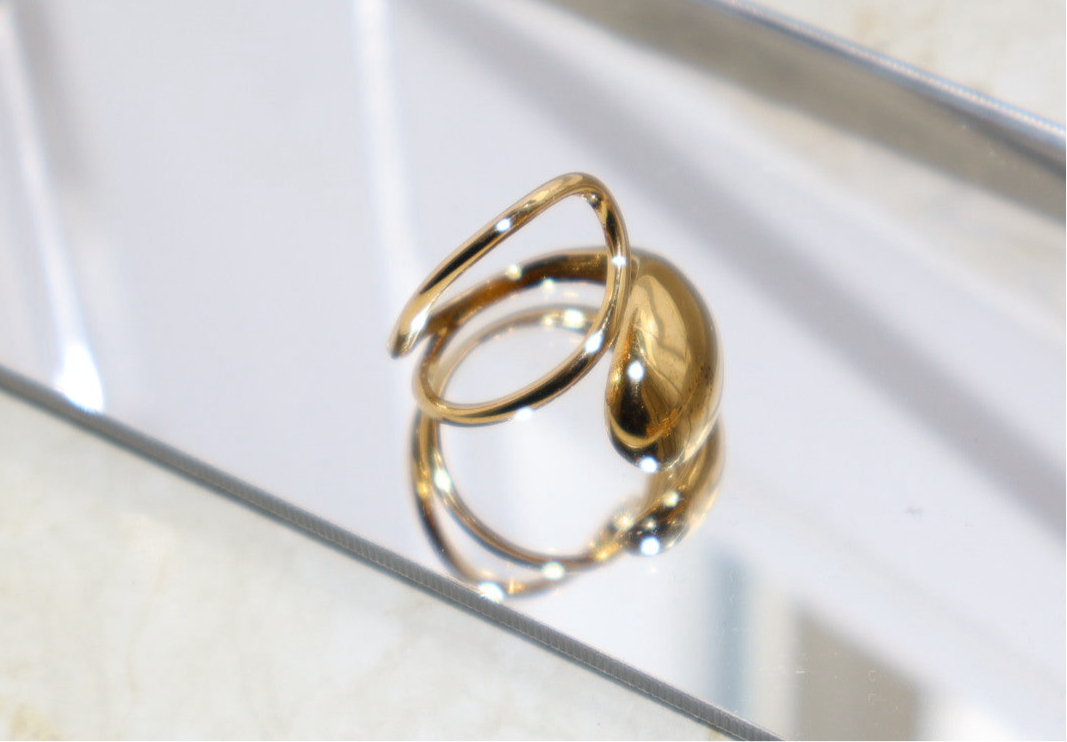 Aure curve ring