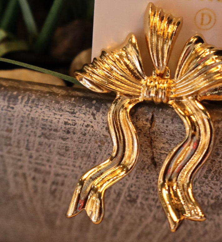 Golden bow earrings