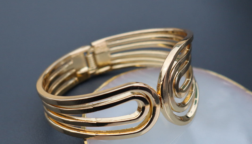 Golden main bangle