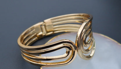 Golden main bangle