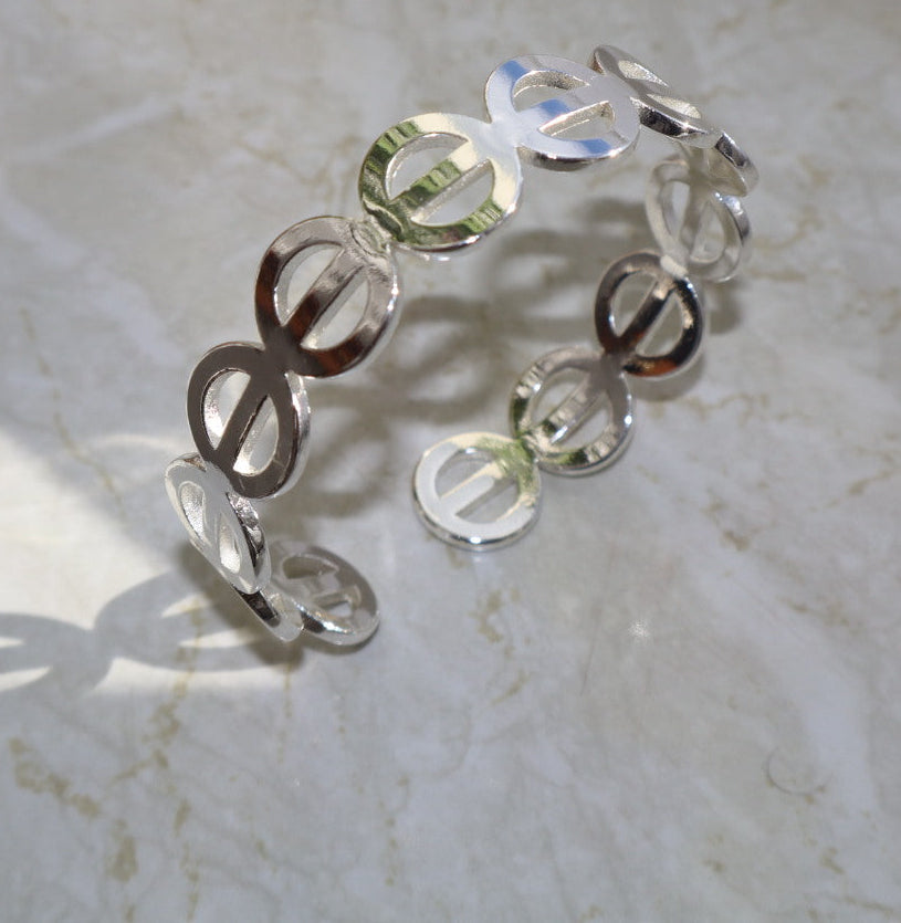 Silver beauty bangle